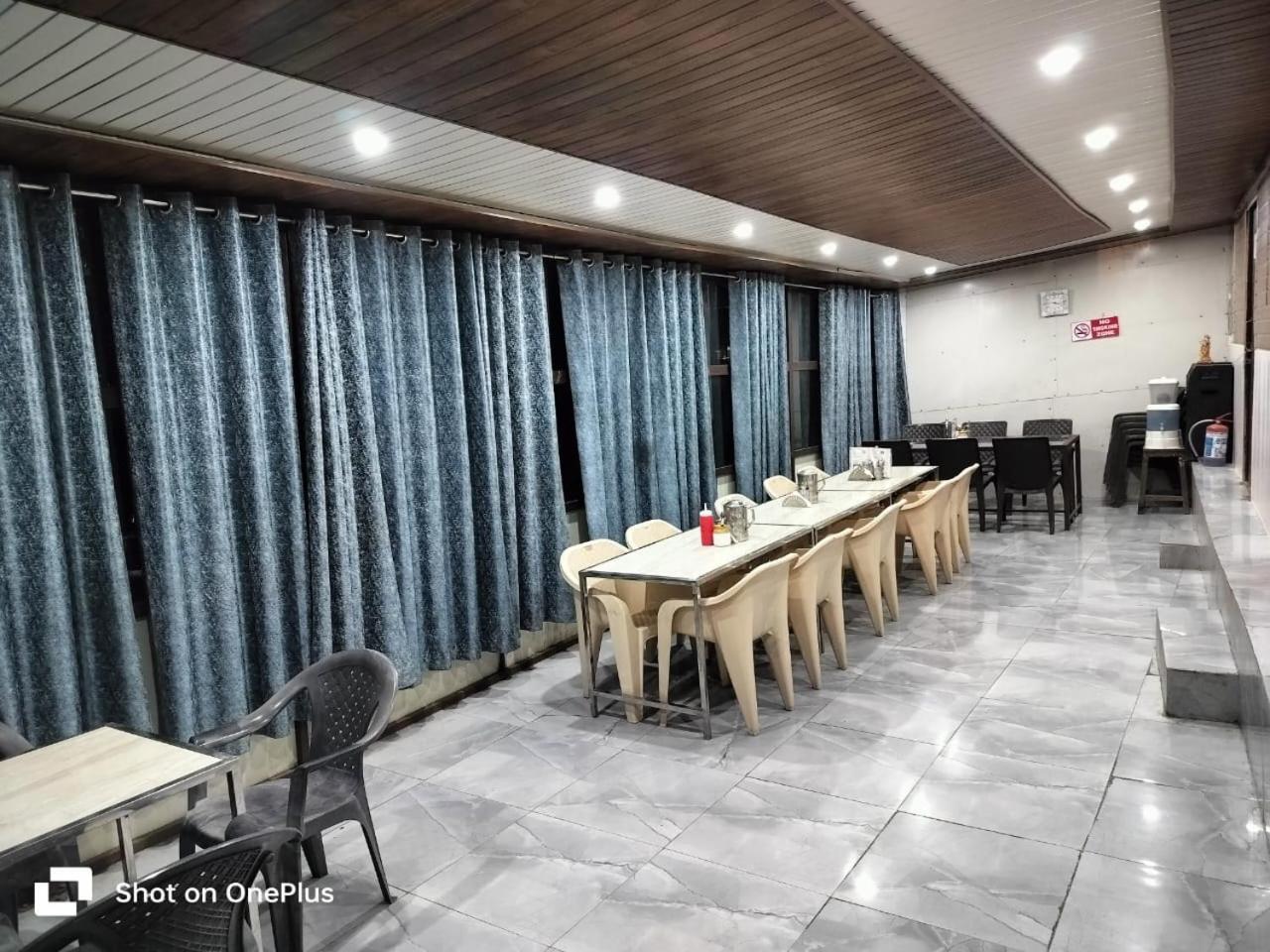 Silver Dew Resorts And Restaurant Dhanaulti Exteriér fotografie