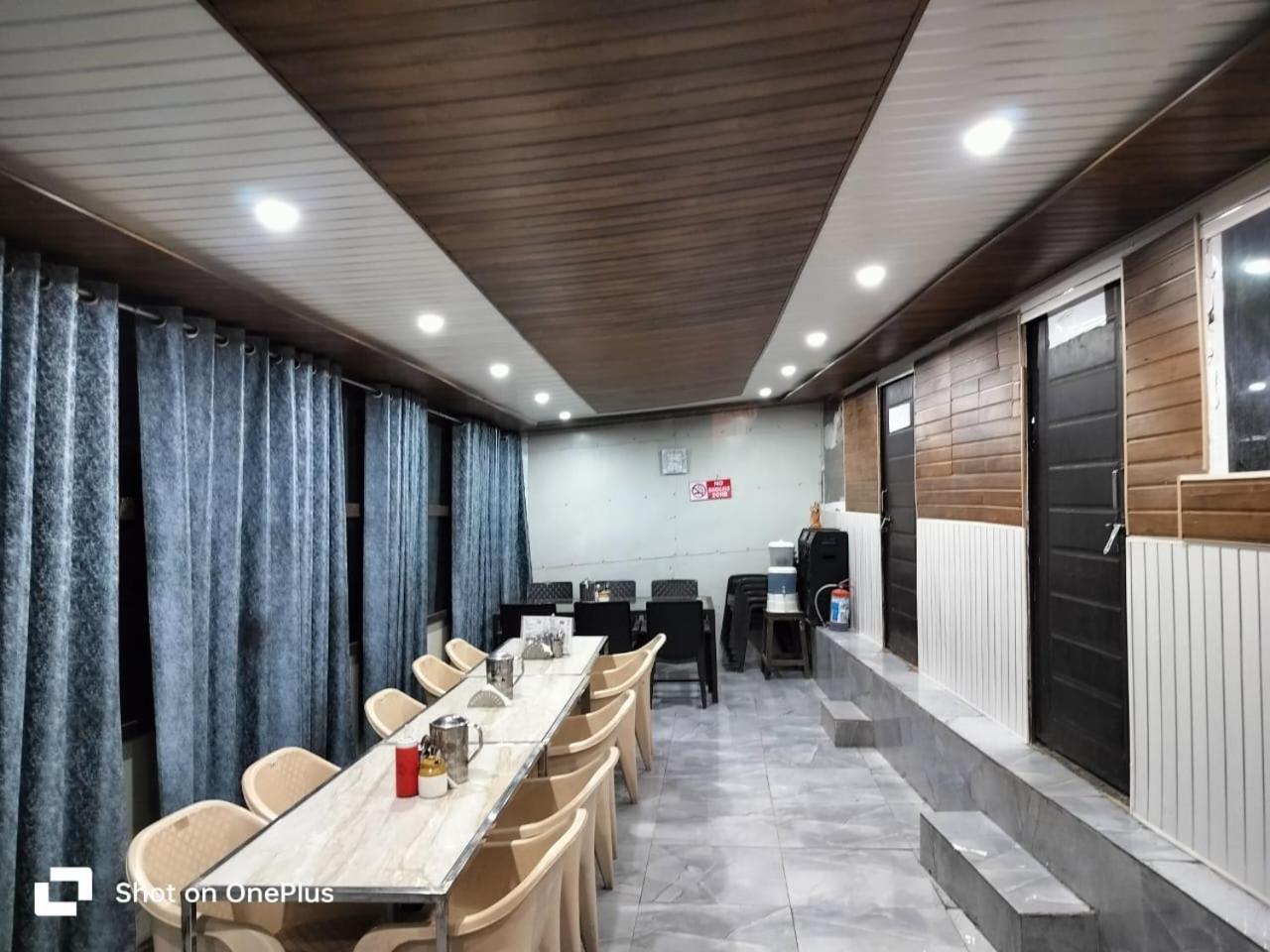 Silver Dew Resorts And Restaurant Dhanaulti Exteriér fotografie