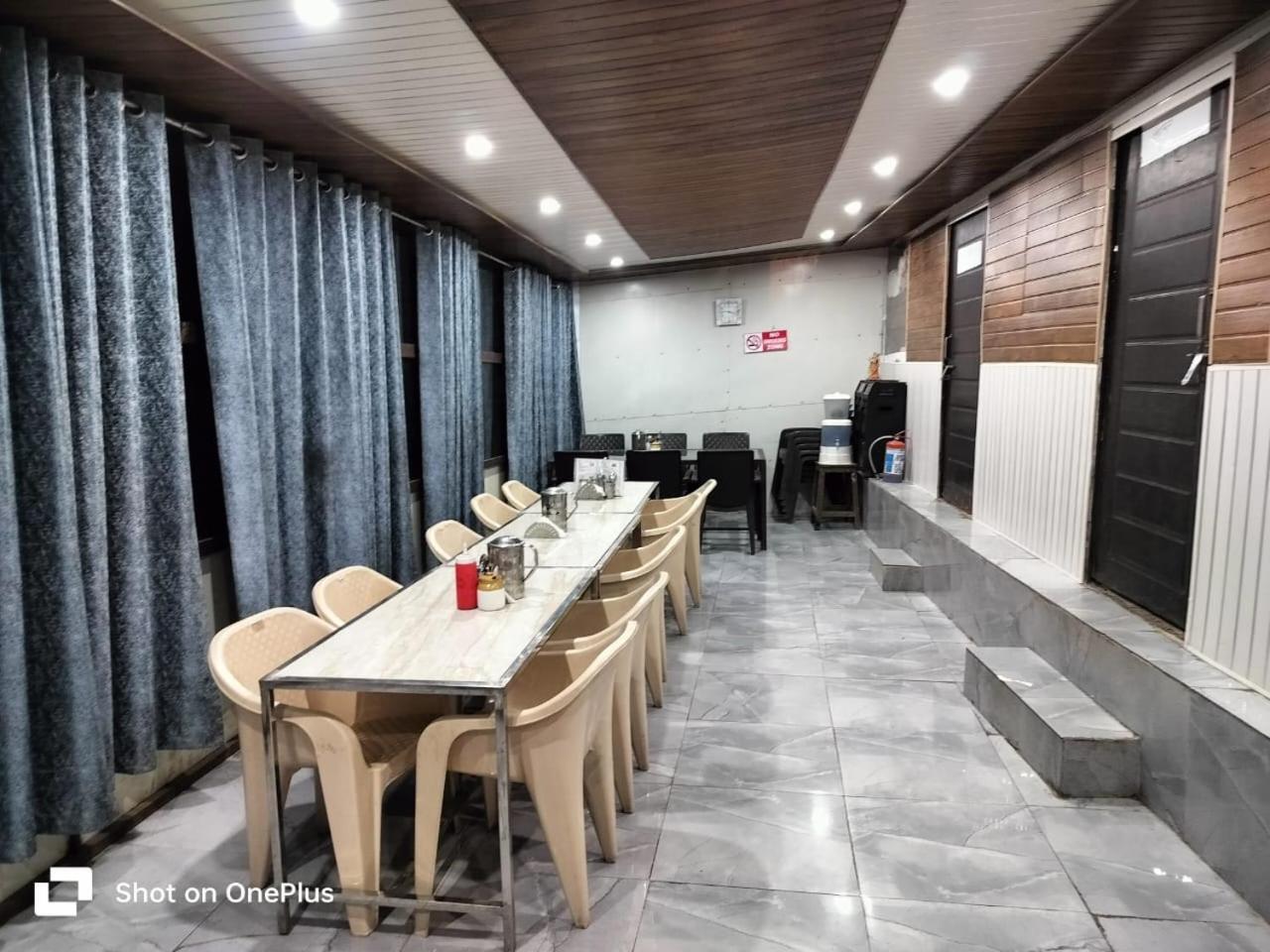 Silver Dew Resorts And Restaurant Dhanaulti Exteriér fotografie
