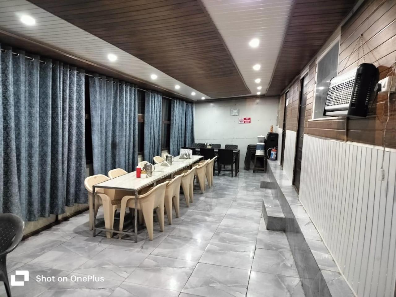Silver Dew Resorts And Restaurant Dhanaulti Exteriér fotografie