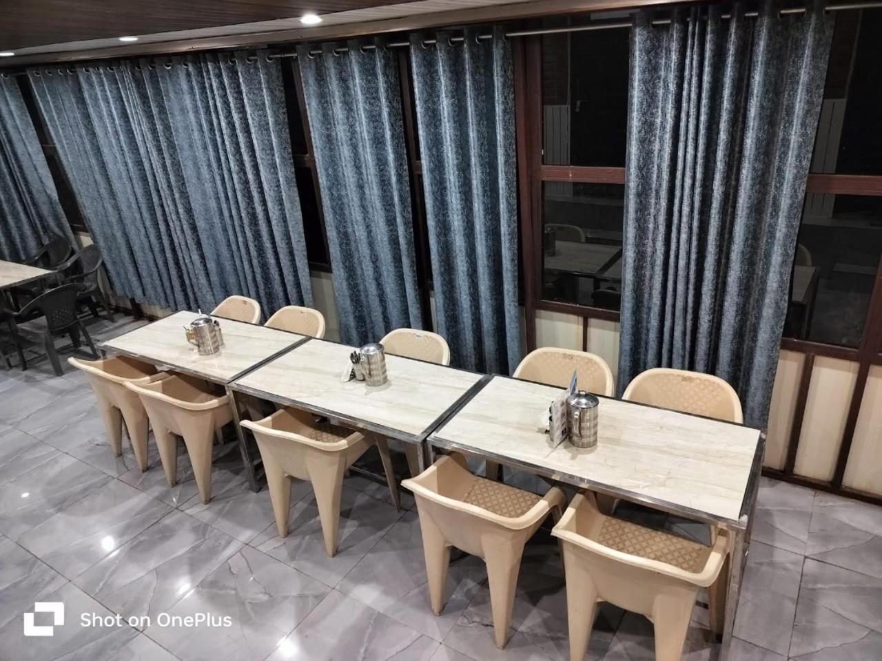 Silver Dew Resorts And Restaurant Dhanaulti Exteriér fotografie