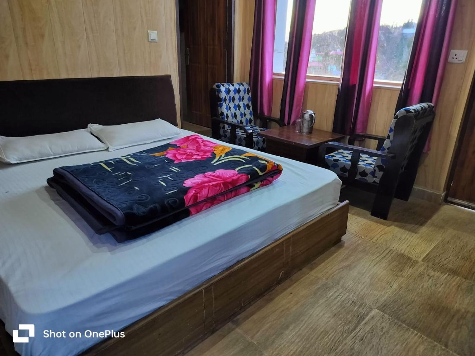 Silver Dew Resorts And Restaurant Dhanaulti Exteriér fotografie