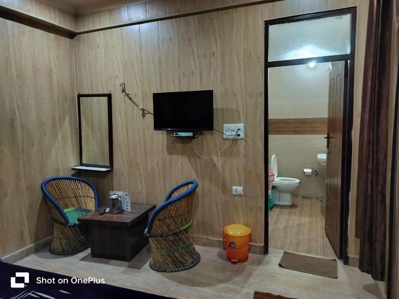 Silver Dew Resorts And Restaurant Dhanaulti Exteriér fotografie