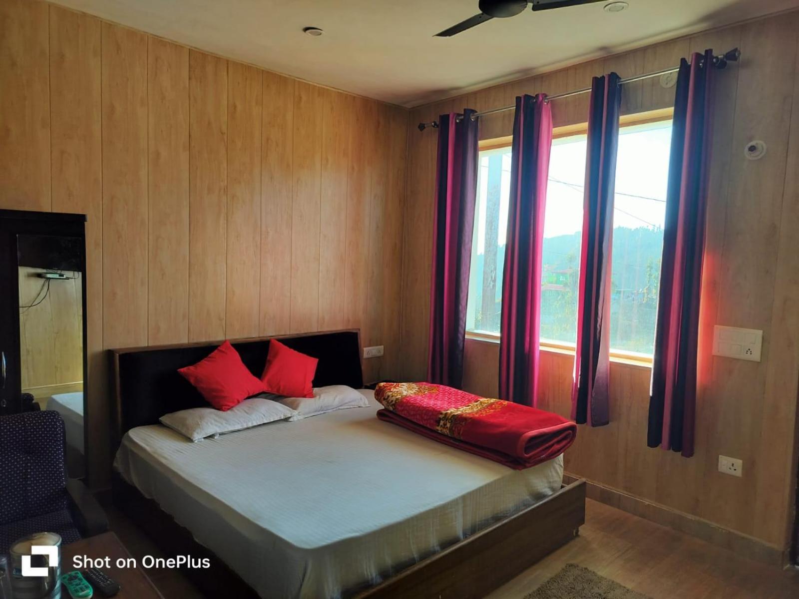 Silver Dew Resorts And Restaurant Dhanaulti Exteriér fotografie