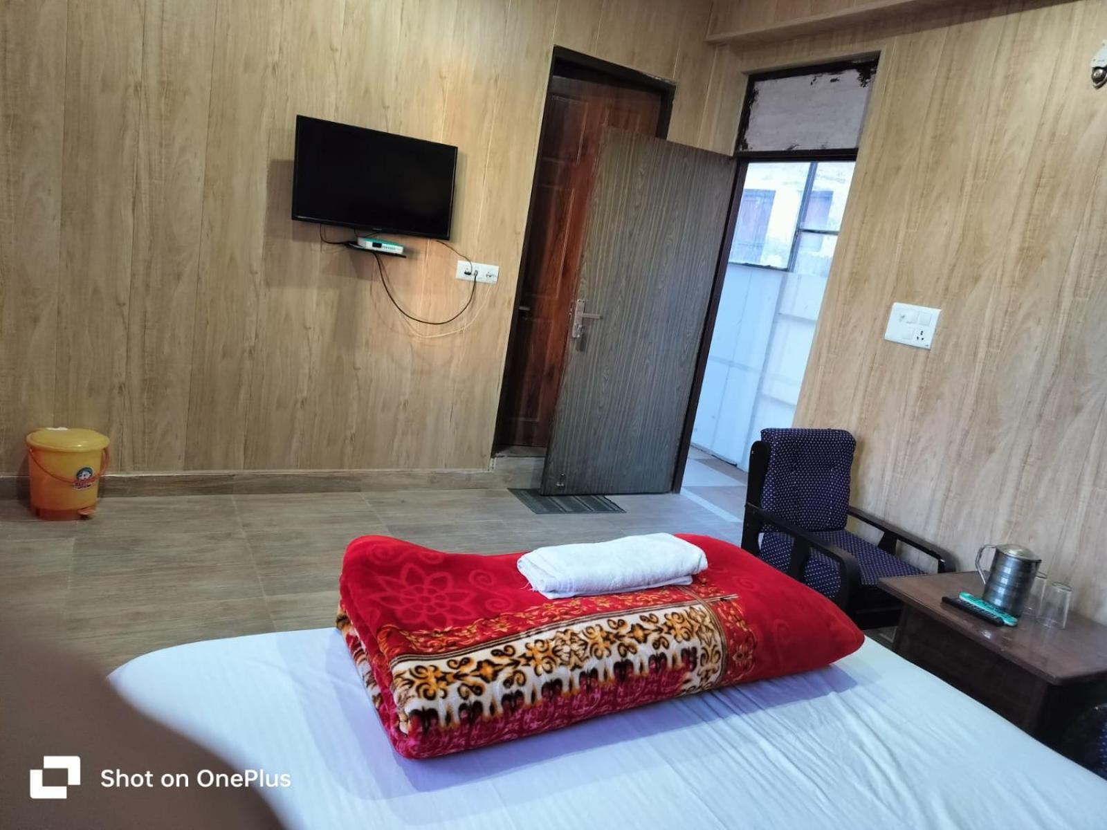 Silver Dew Resorts And Restaurant Dhanaulti Exteriér fotografie