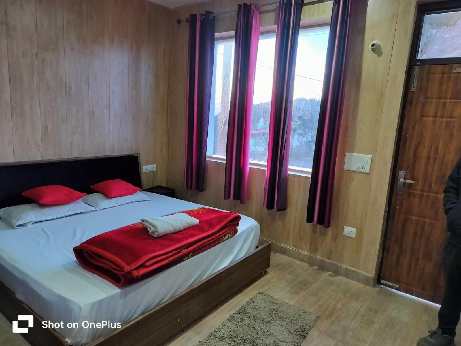 Silver Dew Resorts And Restaurant Dhanaulti Exteriér fotografie