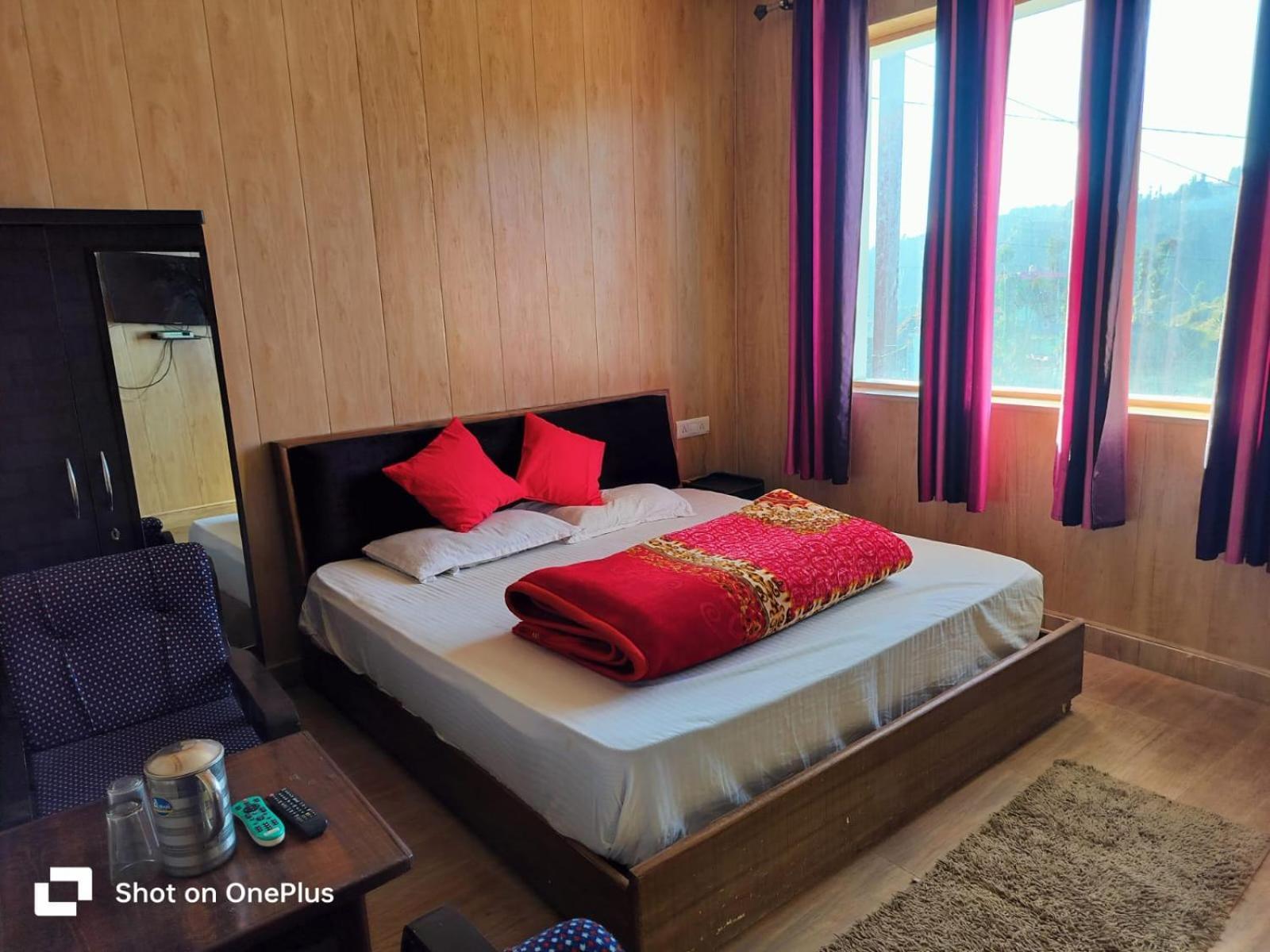 Silver Dew Resorts And Restaurant Dhanaulti Exteriér fotografie
