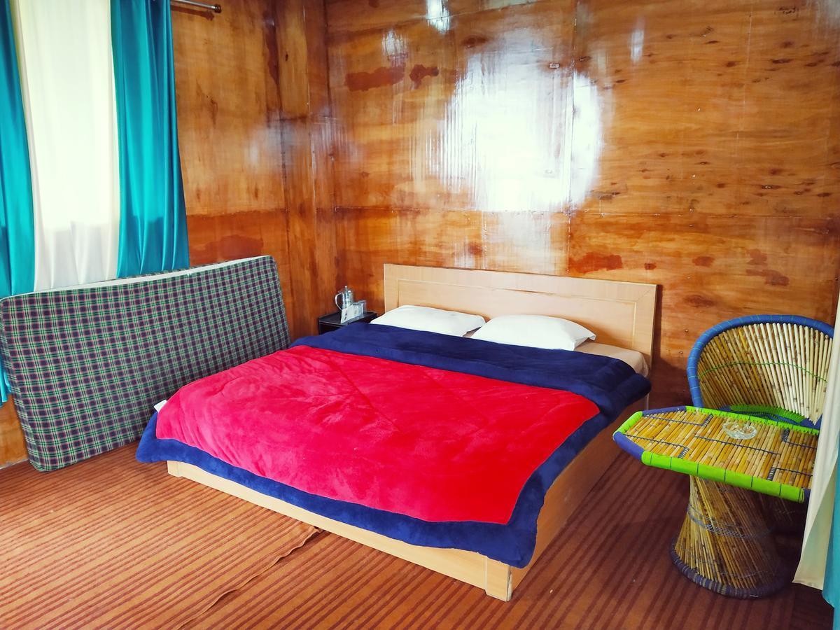 Silver Dew Resorts And Restaurant Dhanaulti Exteriér fotografie